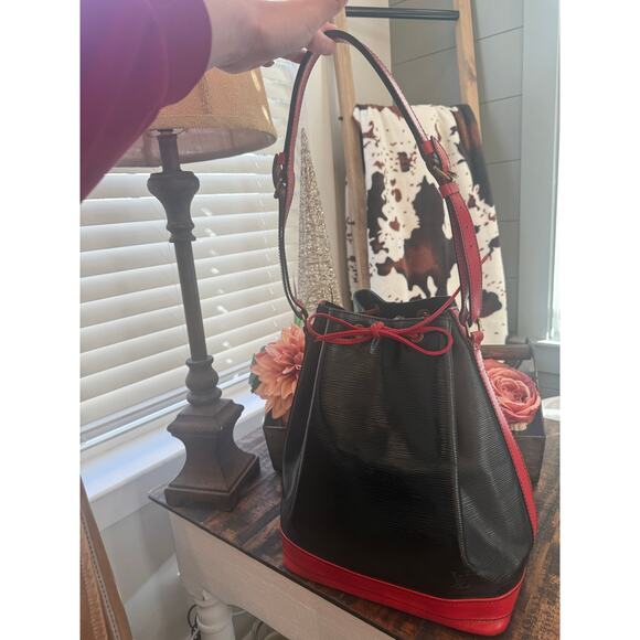 Vintage Louis Vuitton Black/Red Epi Noé Bucket Bag W/COA - Picture 9 of 16